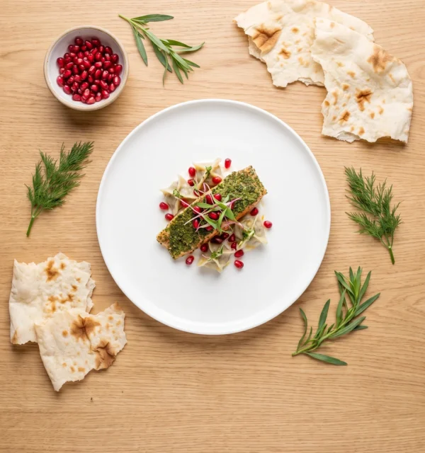 Армянская кухня — Armenian cuisine: авторское блюдо по центру с лавашем и гранатом / centered Armenian dish